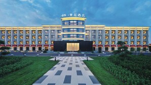 A multi-story hotel with a central entrance, a checkered pathway leading to the entrance, and a well-maintained lawn. - Mercure Beijing The Grand Canal Cbd (Tongzhou)