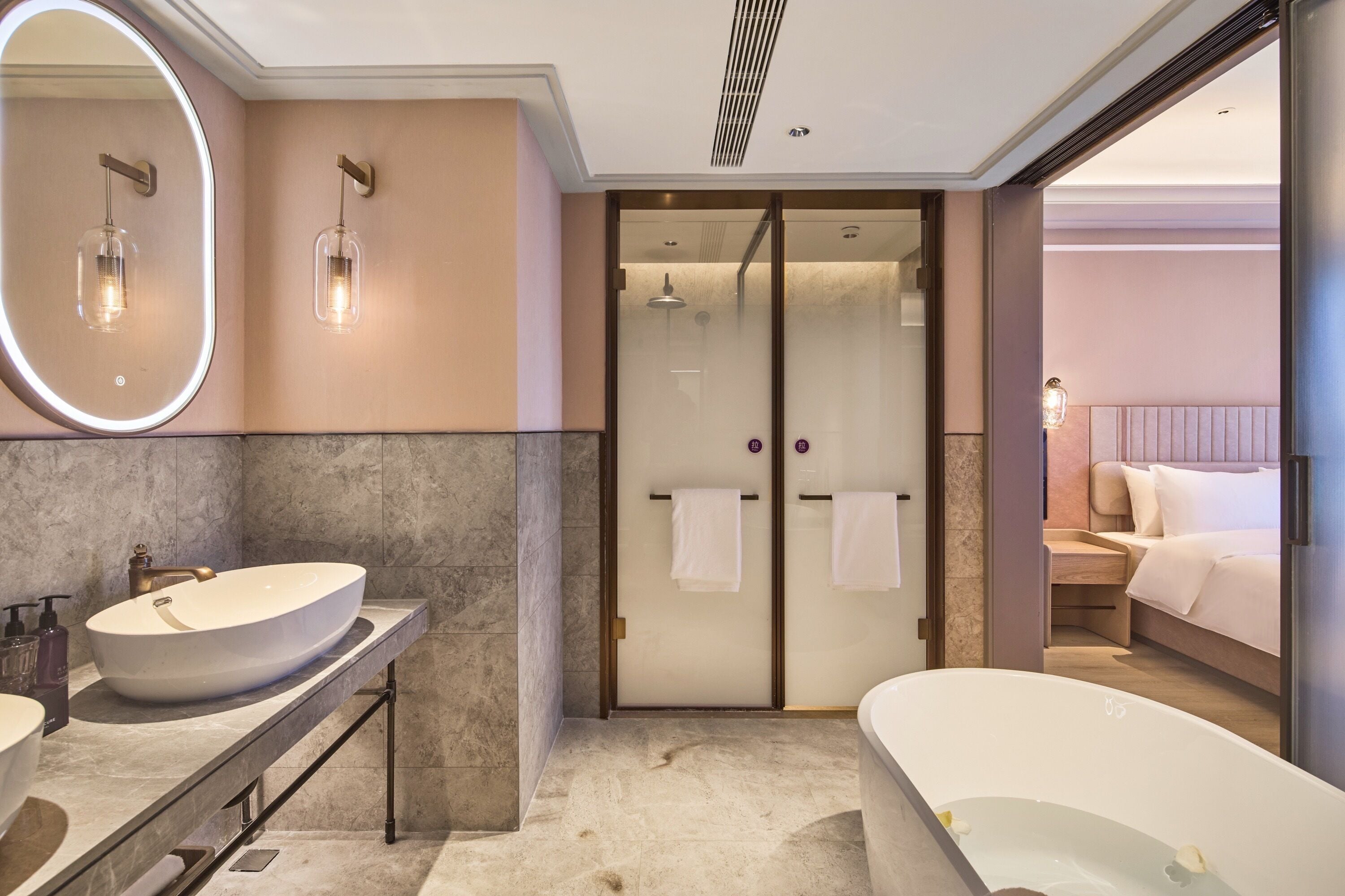 Suite, 1 très grand lit