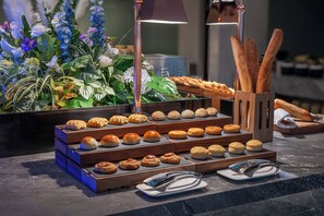 Daily buffet breakfast for a fee
