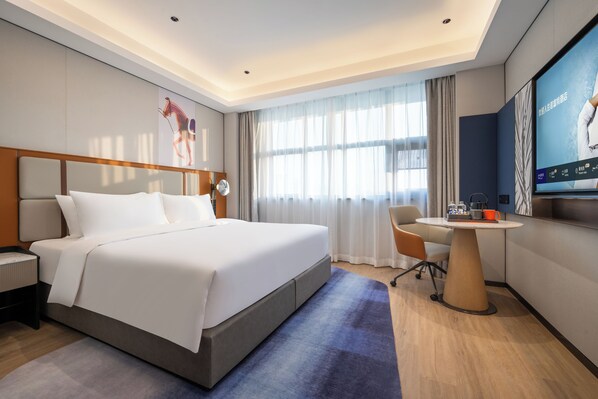 Habitación superior, 1 cama King size | Edredón, minibar y caja de seguridad en la habitación 