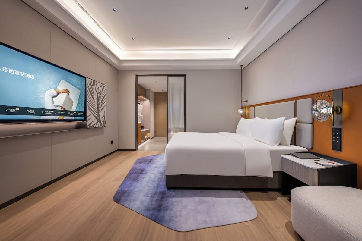 Habitación Deluxe, 1 cama King size | Edredón, minibar y caja de seguridad en la habitación