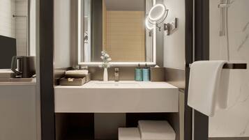 Quarto executivo, 1 cama King | Banheiro | Chinelos