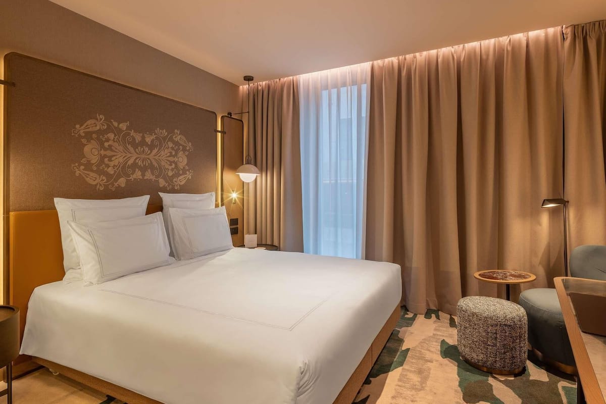 Swiss Advantage Room, Atrium view | Premium bedding, minibar, in-room safe, desk