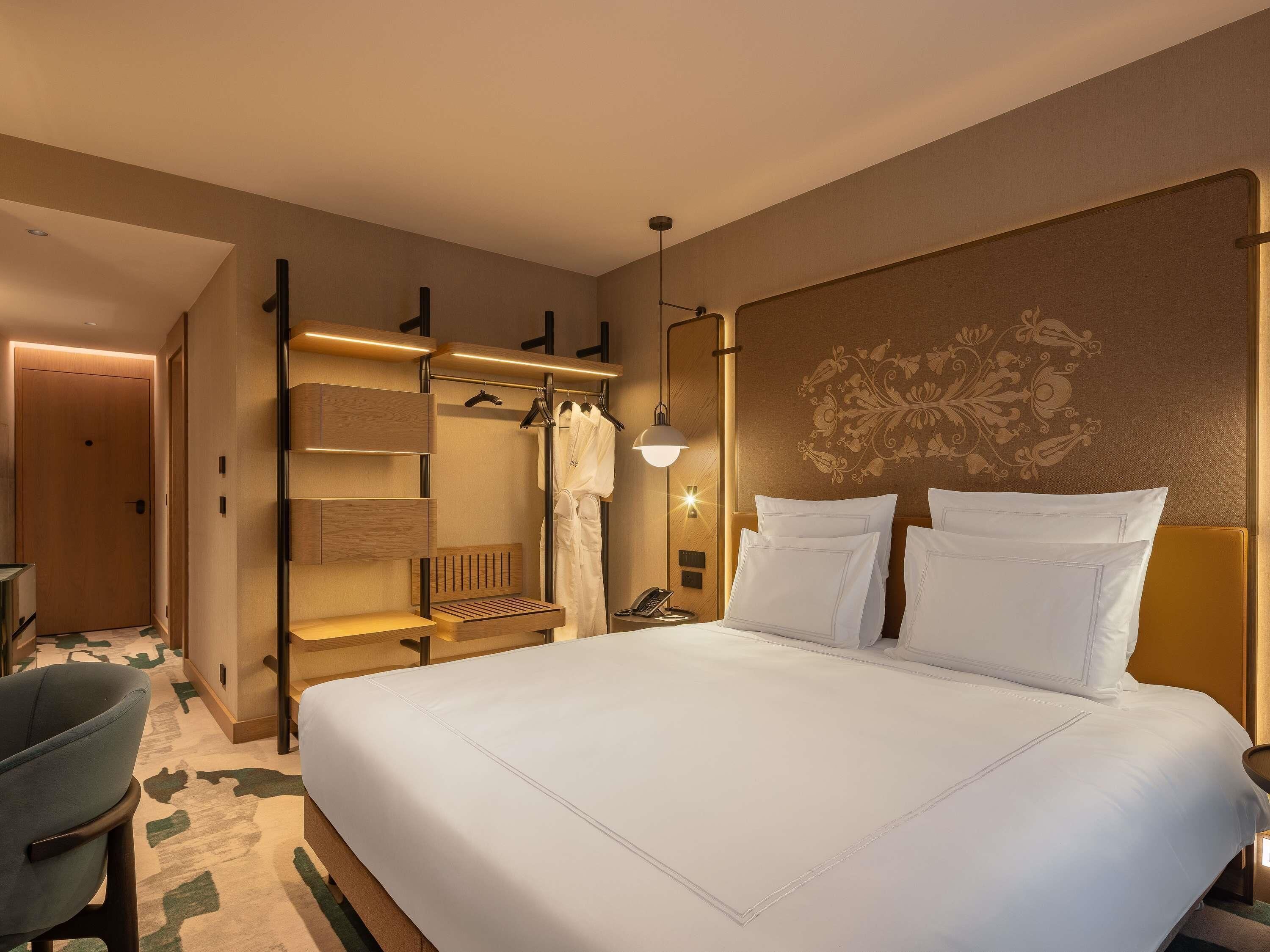 Swiss Advantage Room, Atrium view | Premium bedding, minibar, in-room safe, desk
