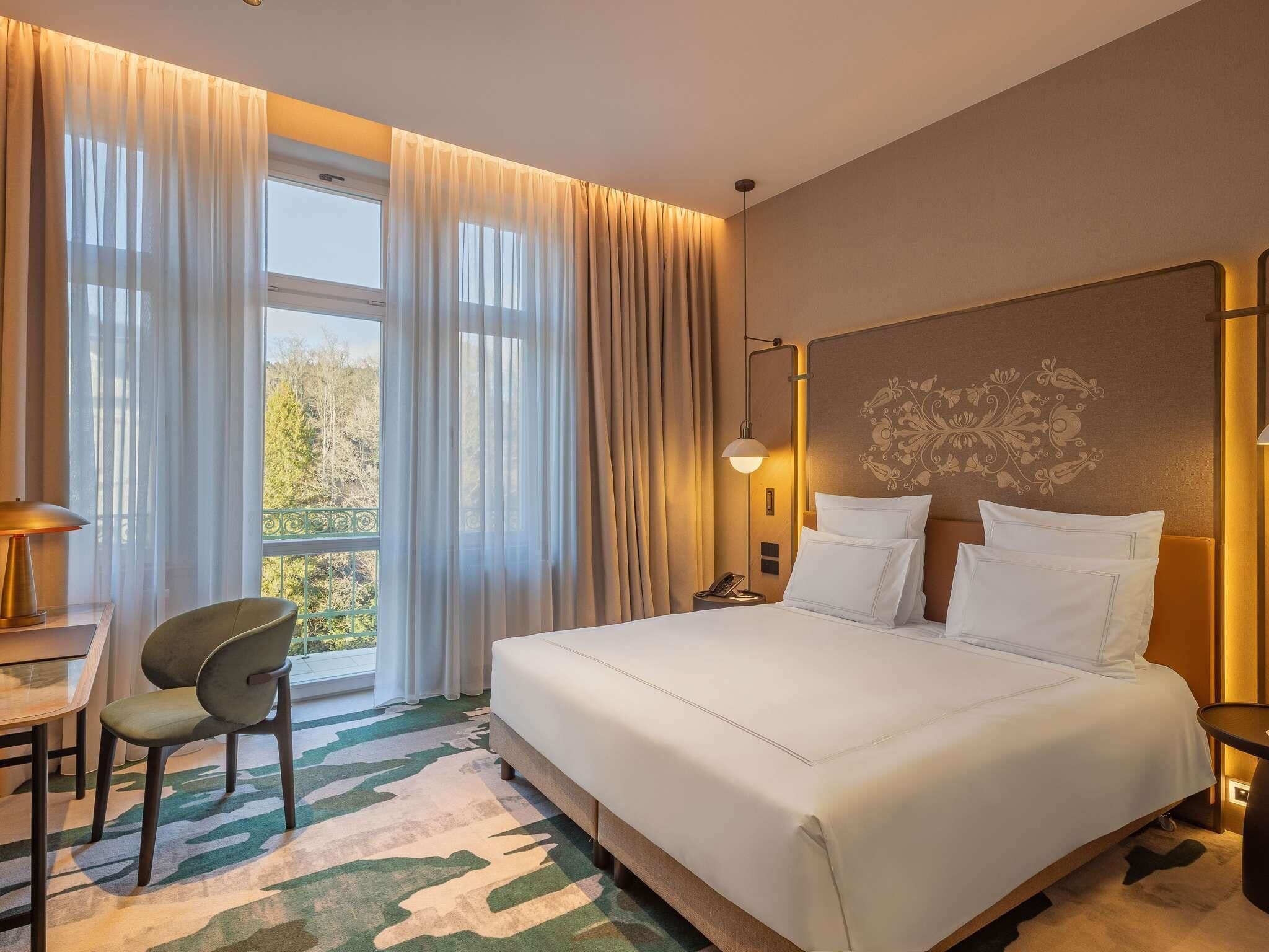 Premium bedding, minibar, in-room safe, desk