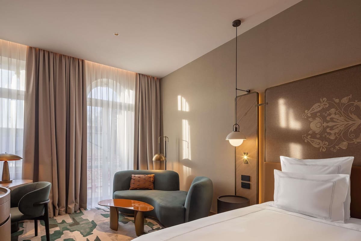 Swiss, Deluxe Room, 1 Double Bed | Premium bedding, minibar, in-room safe, desk
