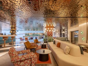 2 bars, lounge dans le hall, bar sur le toit