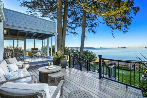 Luxury Beachfront  - 3-bedroom house in Camano, perfect relaxation - Hot tub
