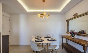 Basic Apartment | Dining - Apartments 220 m From the Beach in Balneario Picarras - CSI (Picarras)