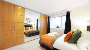 2 quartos, ferros/tábuas de passar roupa, acesso à internet