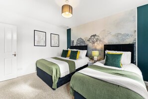 Iron/ironing board, free WiFi, bed sheets