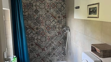 Douche, serviettes fournies