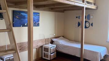 2 bedrooms, WiFi, bed sheets