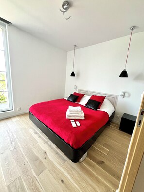 3 chambres, fer et planche à repasser, Wi-Fi, draps fournis