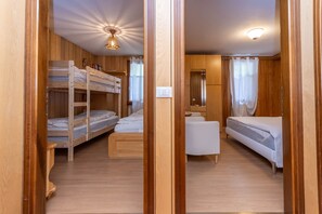 2 chambres, accès au Wi-Fi (inclus), literie fournie