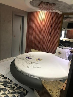 Phòng đôi Deluxe, 1 giường đôi | Truy cập Internet không dây