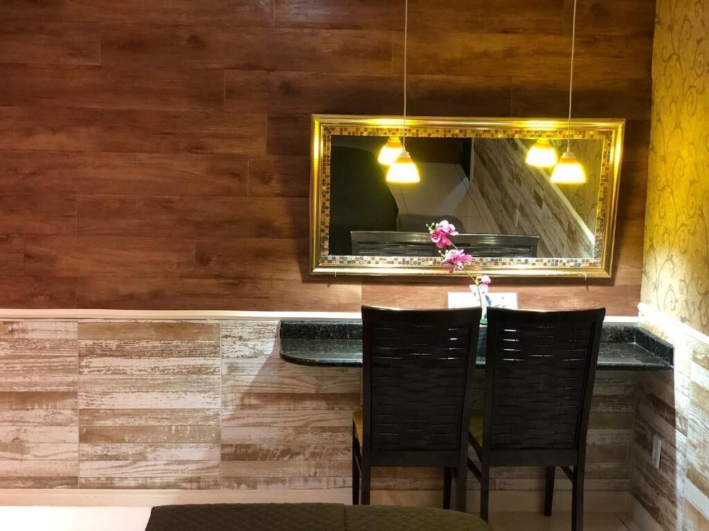 Luxury Suite, 1 Queen Bed | In-room dining