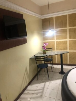 Phòng đôi phong cách cổ điển, 1 giường đôi | Khu vực ăn uống tại phòng