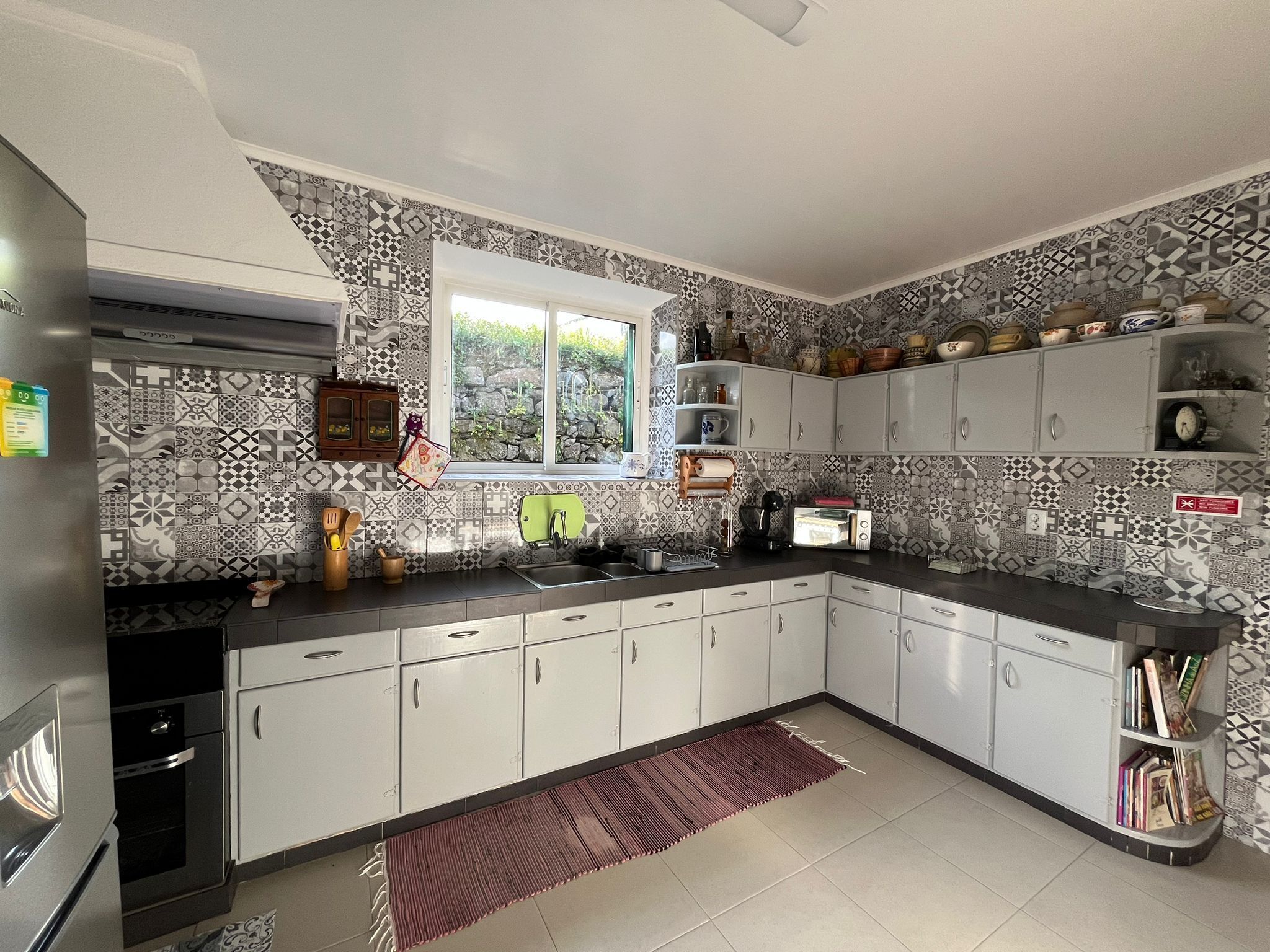 ثلاجة، ميكروويف، فرن، موقد طهي مسطح