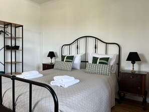 2 chambres, fer et planche à repasser, accès au Wi-Fi (inclus)