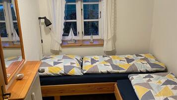 1 bedroom, bed sheets