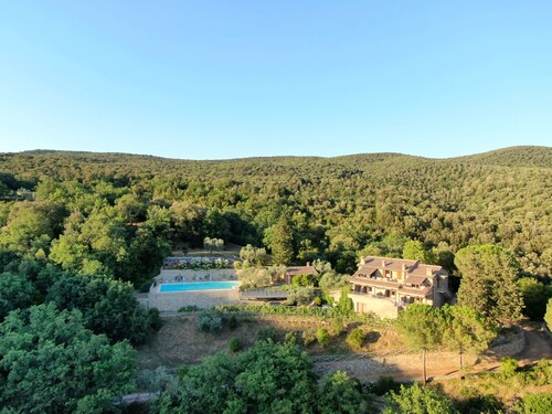 Panoramic, lighted pool, large garden, in the woods, 15 min from the sea (5)