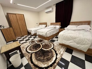 Værelse til 3 personer | Skrivebord, gratis Wi-Fi