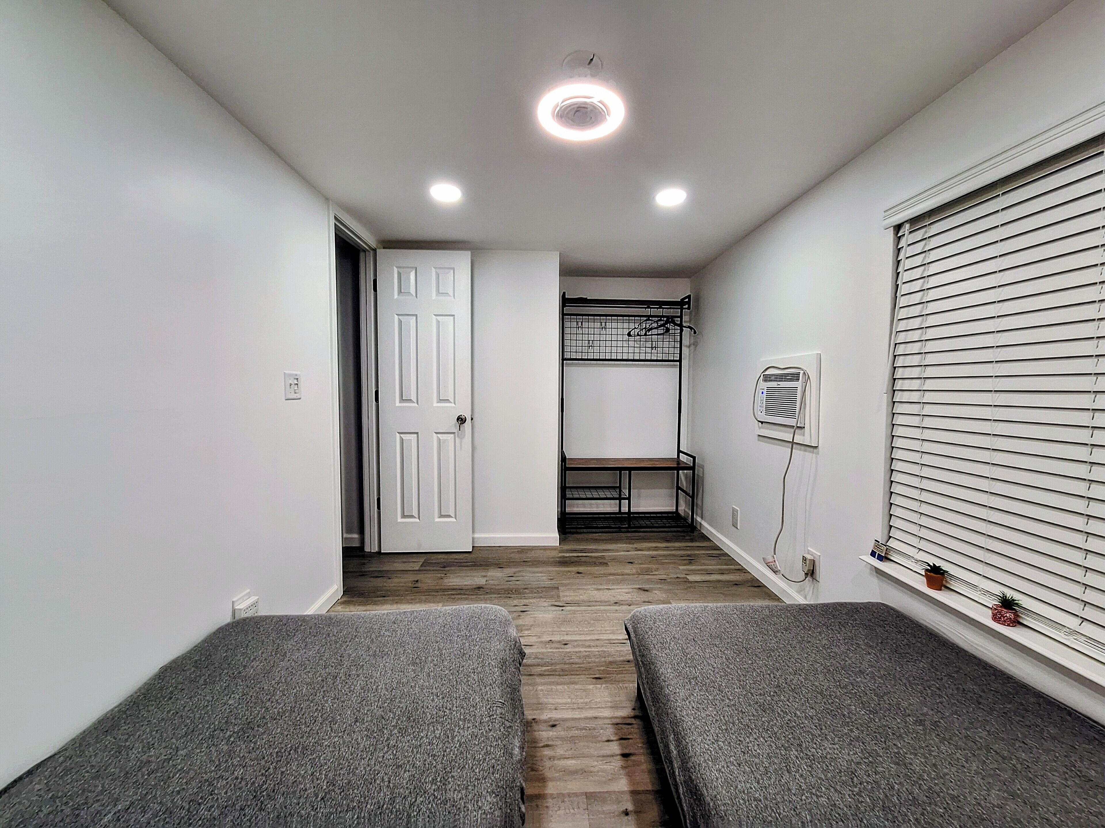 1 bedroom, bed sheets