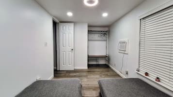 1 bedroom, bed sheets