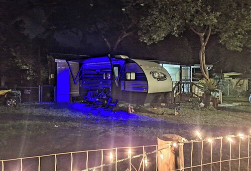 Freshly renovated retreat in Salt Springs, FL-1 mile away from Recreation Area.