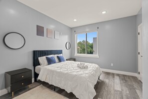 2 bedrooms, iron/ironing board, free WiFi, bed sheets - Luxury 2-bedroom 2bath home in Philadelphia (Philadelphia)