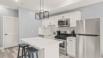 Mikroaaltouuni, uuni, liesi, astianpesukone