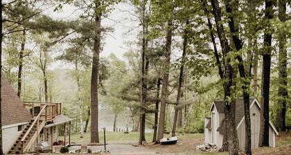 Rooftop cabin on amazing Crookneck Lake! "The Crookneck Lookout"