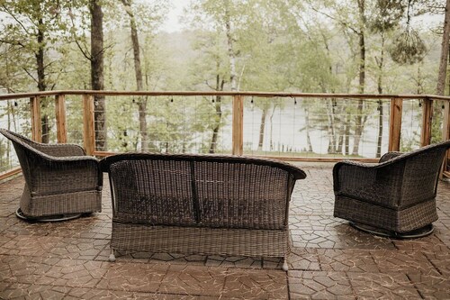 Rooftop cabin on amazing Crookneck Lake! "The Crookneck Lookout"