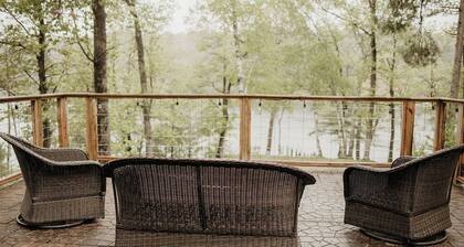 Rooftop cabin on amazing Crookneck Lake! "The Crookneck Lookout"