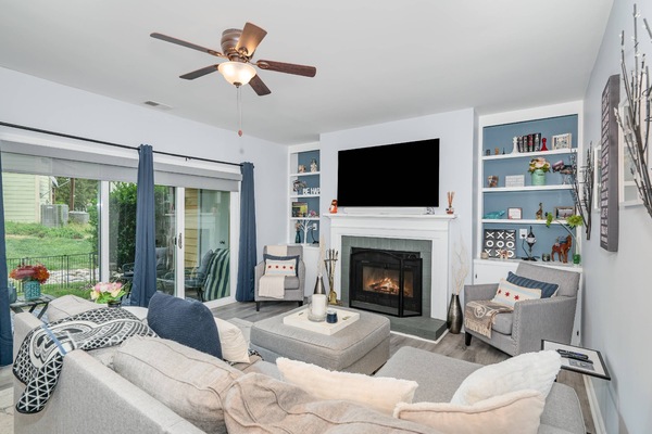 TV, fireplace