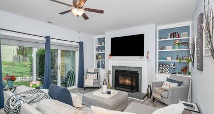 Unique South End Gem w Fenced Yard! Minutes To Uptown & South Park w King Suite & Private Library!