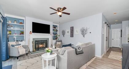 Unique South End Gem w Fenced Yard! Minutes To Uptown & South Park w King Suite & Private Library!