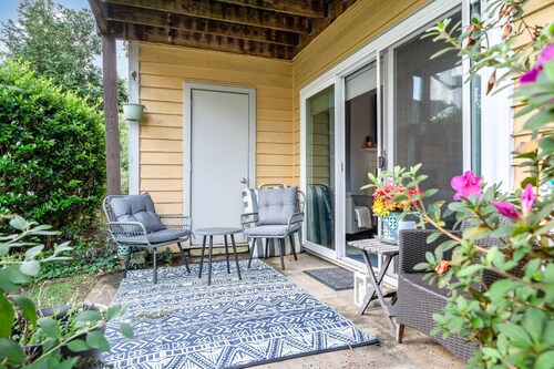 Unique South End Gem w Fenced Yard! Minutes To Uptown & South Park w King Suite & Private Library!