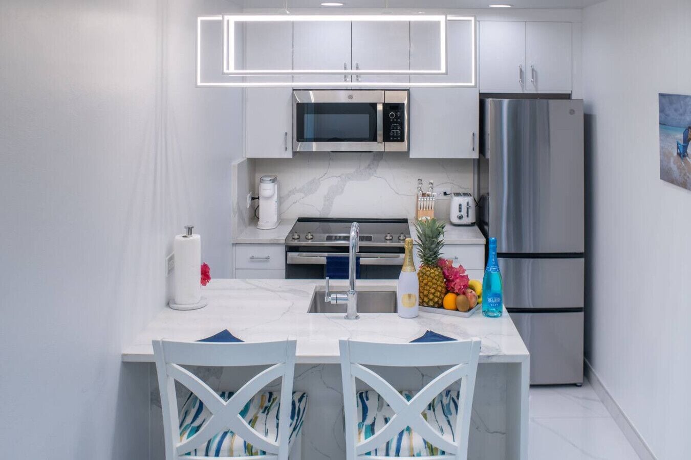 Køleskab, mikrobølgeovn, kogeplade, opvaskemaskine