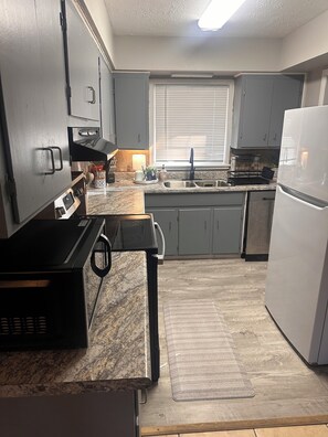 Microwave, oven, stovetop, dishwasher - Charming 3-bedroom house with AC in nice Hope Hull. (hope hull)