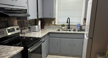 Charming 3-bedroom house with AC and fitness room in nice Hope Hull.