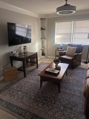 TV connectée, cheminée, jeux vidéo