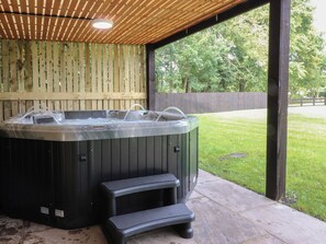 Bồn tắm spa ngoài trời