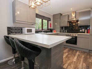 Dishwasher, cookware/dishes/utensils