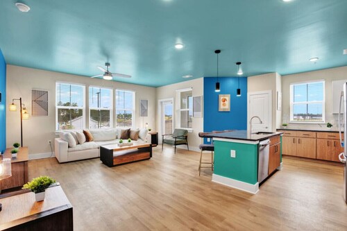 Upscale 2BR Getaway | Minutes to Savannah