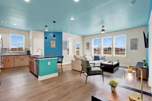 Upscale 2BR Getaway | Minutes to Savannah