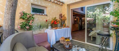 屋外ダイニングエリア