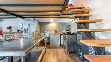 KylskÄp, mikrovÄgsugn, ugn och spishÀll