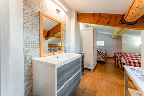 Bügeleisen/Bügelbrett, WLAN, Bettwäsche